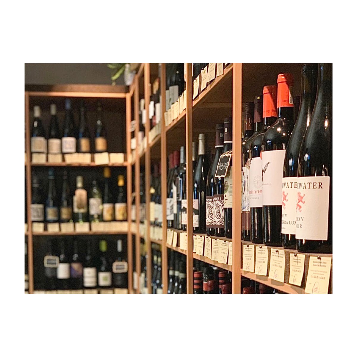 Are you a lover of fine juice &amp; good nosh, either enjoyed on their own or together?  We’ve got your #mondaymotivation 💃🕺 
🍾 Join at any Humble Grape to drink-in at take-away prices 
🍽 And Eat Out (Early) to Help Out idea. 50% off food (up to £10pp) EVERY weekday, from 3-6PM