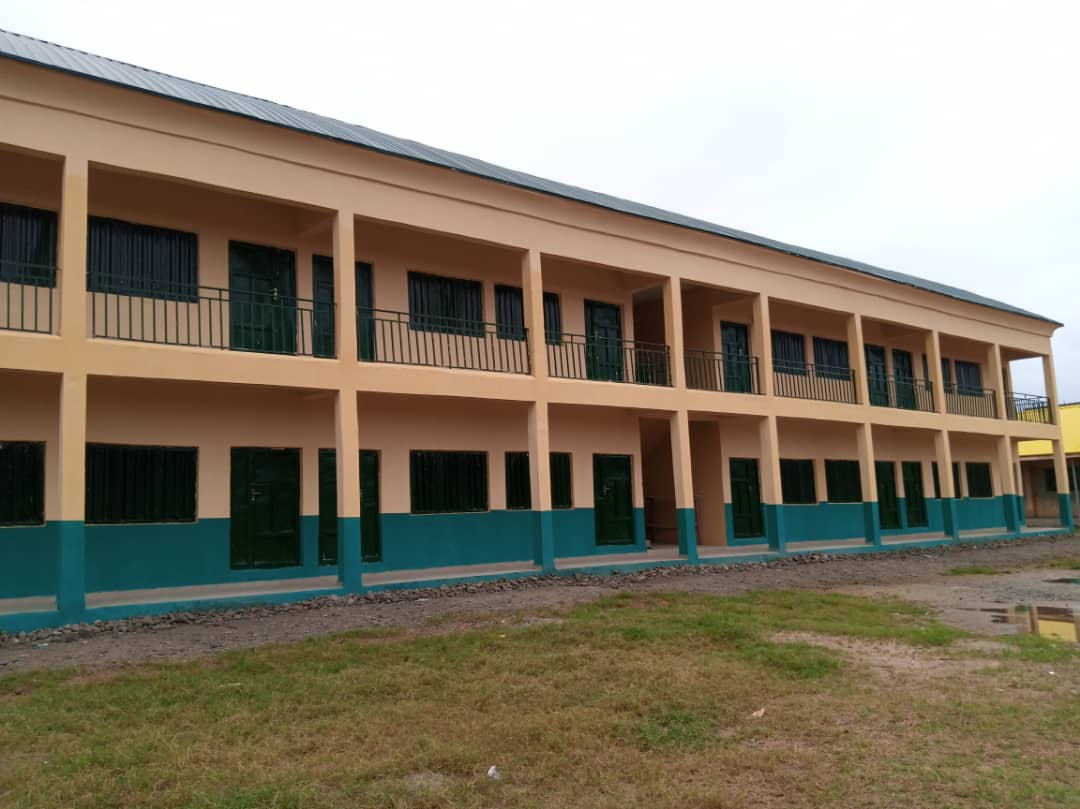 TrackaNG's tweet photo. We tracked the construction of model story block of 7 classrooms at Salvation Army secondary school, Agbara Igbesa, Ogun State.
We confirmed the building project has been completed.
#2020FgProjects https://t.co/BYFJg0t2G8