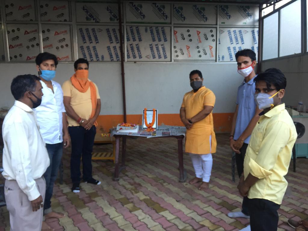 bjpjitendra_'s tweet photo. जनसंघ के संस्थापक सदस्य, जनसेवा,त्याग,संर्पनेवाम सादगी के प्रतिमूर्ति ,राजमाता विजयाराजे सिंधियां का पूण्य तिथि मानते कोकर मंडल के हम सभी साथी गण।
#DeepakPrakash
#Dharampalsingh
#Raghuwardas
#BabulalMarandi
#ArjunMunda
#BJPJharkhand
#pradipverma
#Sanjayseth https://t.co/4op2cJxyL8