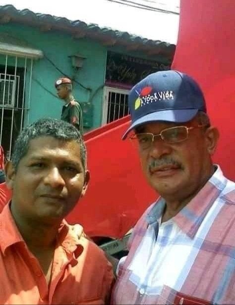 AlfonsocaroVe's tweet photo. 🚨Alerta 
El sujeto responde al nombre de Jesús García, se hace pasar por el líder de la operación Aurora. Y es patrocinado por Luz Márquez la misma señora que patrocina al fulano ebrat.. estén alertas con ese sujeto https://t.co/MLCAF62REO