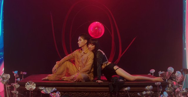 Vpop_On's tweet photo. [#Teaser] A música foi composta pelo hit-maker Vuong Anh Tu, mas produzida por um produtor musical americano com certificação Platinum (ainda não revelado).

MV será lançado em 15/10.

Confira o teaser 
🔗https://t.co/uKRKU5H2dF

#vpop #vietnamesepop #ChauBui #JuunD https://t.co/E3AXnXEmzy