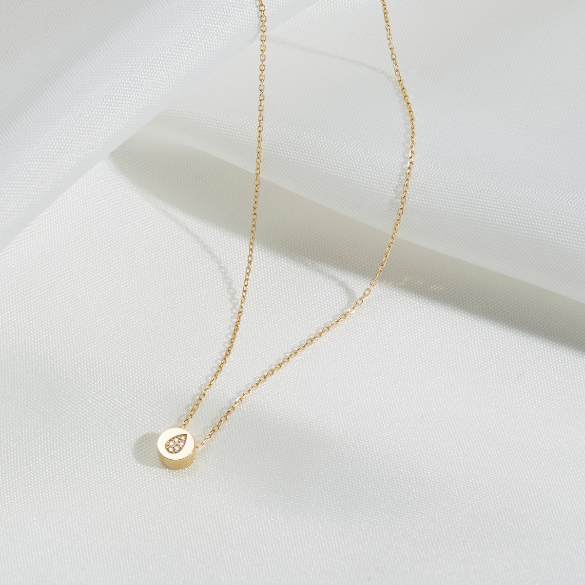 Ruifier's tweet photo. A drop of diamonds | Discover gold designs for every season with our Modern Words Fine collection. #RUIFIER
Explore the collection: https://t.co/b7YVfICUZP https://t.co/LttXYlwYIy
