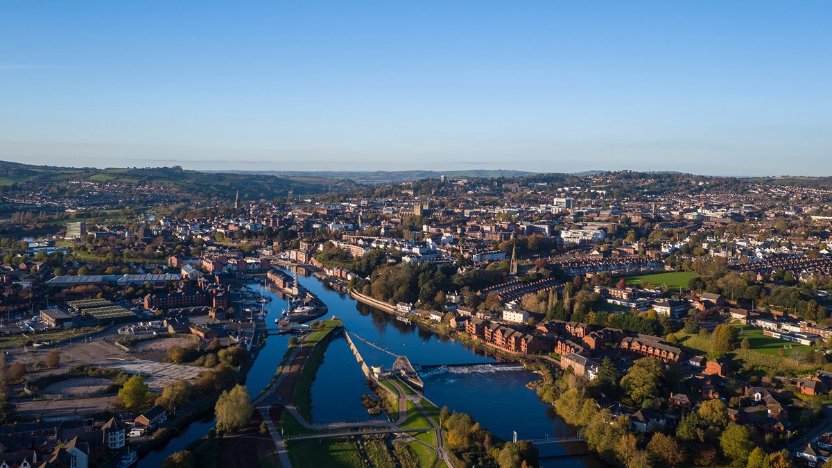 metoffice's tweet image. Climate projections show UK’s weather will become even more extreme by end of the century #UKCP
Maximum 1-in-20-year temperatures above 40.0 C cannot be ruled out for #Exeter
More in our blog: bit.ly/2Fn283J