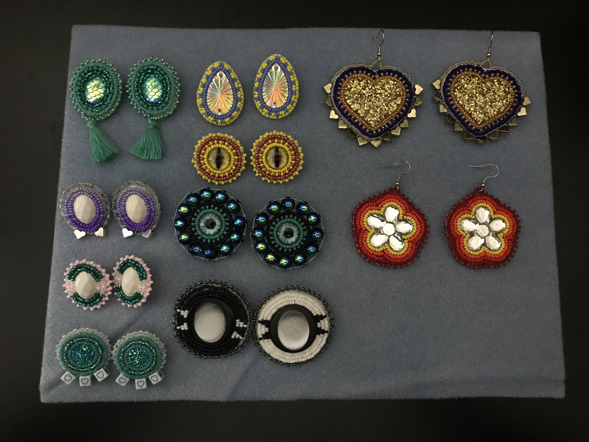 Happy Indigenous People's Day! I am an Inuk beadwork artist and I am currently taking a break from school. Any and all donations go towards me being able to eat 😌 paypal.me/alakuann #IndigenousPeoplesDay