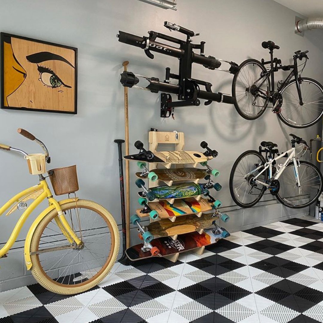 Swisstrax's tweet image. This is what we consider to be a glorious garage! What are your thoughts?
.
.
.
#CheckeredDesign #GarageTransformation #Redesign #Ribtrax #ArcticWhite #JetBlack #ManCave