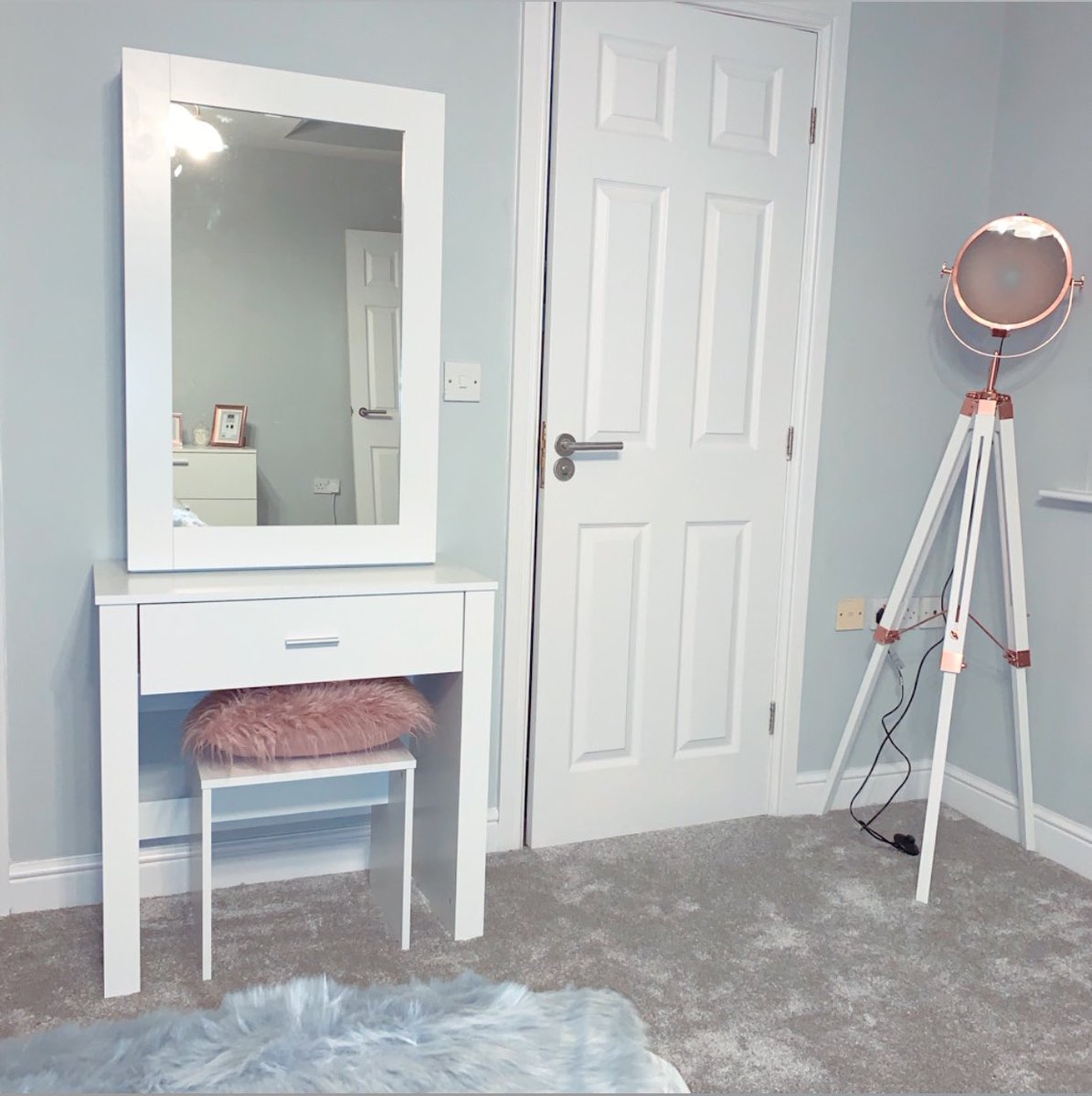 New room coming together a treat..... god knows what I’ll do the the overwhelming amount of clothes that I need to neatly put back in it though 🤦🏽‍♀️
