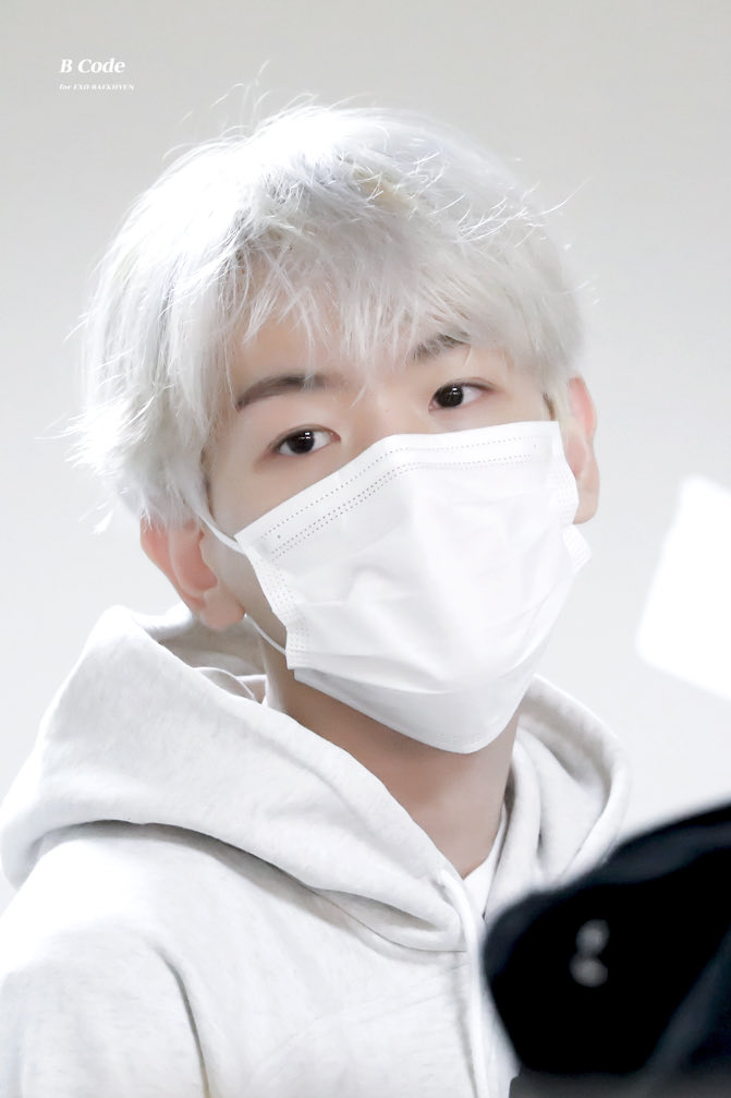 B_Code04's tweet image. 191013 FUK BAEKHYUN 

여러분 작년 오늘이 바로 하얀머리 레전드 백현이인 거 알고 계셨나요 'ㅅ'
얼른 올리구 싶어서 자정에 올립니다! 같이 앓아요 (끙끙 아구 이쁘다 배켜니💛

#백현 #BAEKHYUN #邊伯賢 #ベッキョン 
@weareoneEXO @B_hundred_Hyun