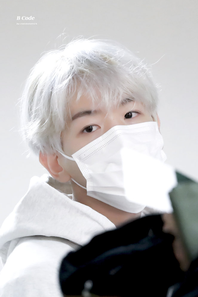 B_Code04's tweet image. 191013 FUK BAEKHYUN 

여러분 작년 오늘이 바로 하얀머리 레전드 백현이인 거 알고 계셨나요 'ㅅ'
얼른 올리구 싶어서 자정에 올립니다! 같이 앓아요 (끙끙 아구 이쁘다 배켜니💛

#백현 #BAEKHYUN #邊伯賢 #ベッキョン 
@weareoneEXO @B_hundred_Hyun