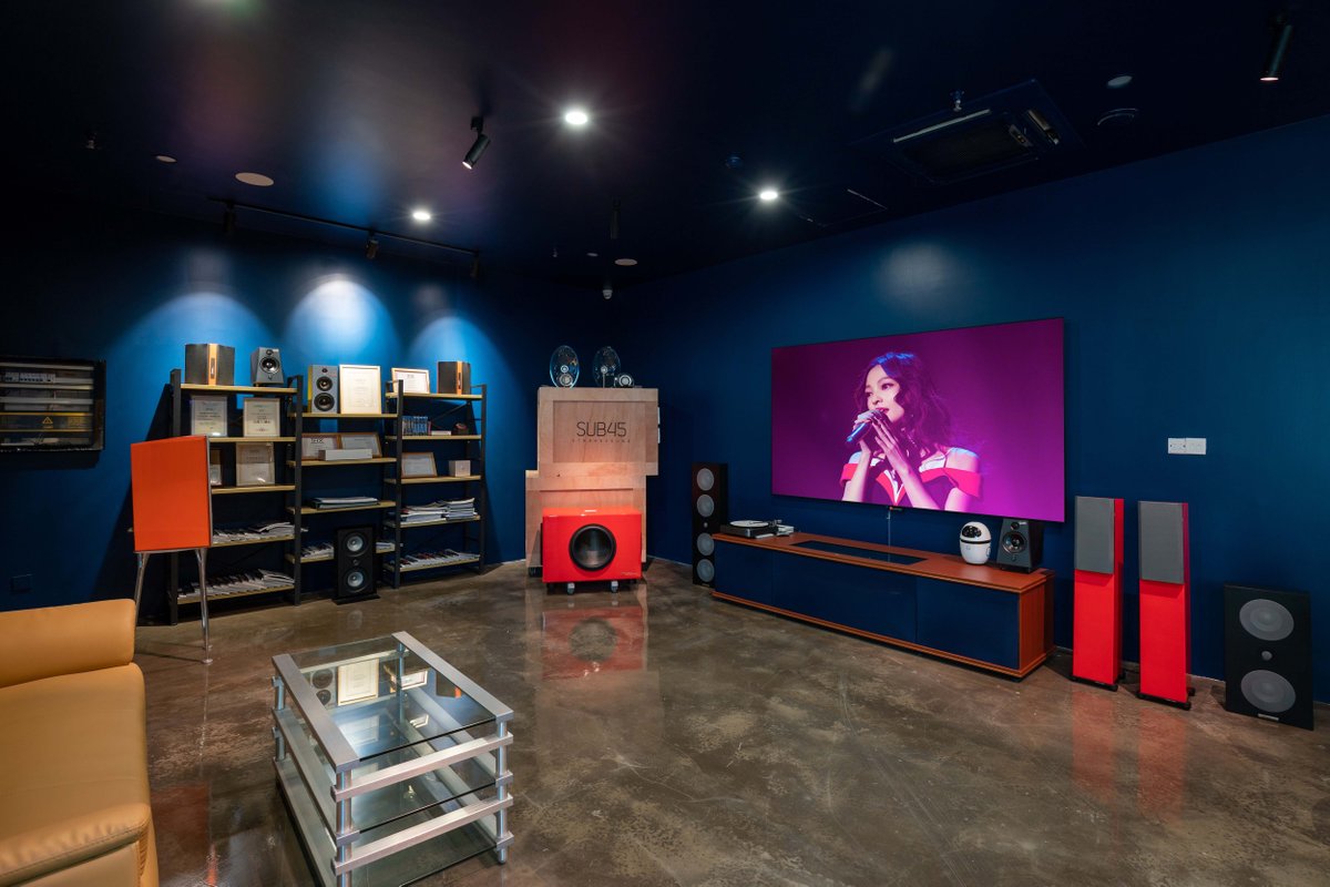 starkesound's tweet photo. Another beautiful showroom! Thank you so much to our dealers who showcase our products with amazing style and class. #starkesound https://t.co/1lMvPtobYs