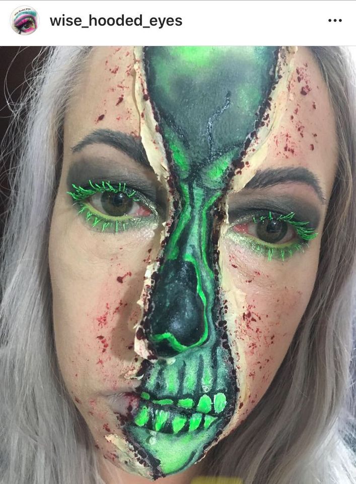 ShaltNotRepent's tweet image. 1st &amp;amp; 2nd pics not in UV light
Used #PaintGlow #Face &amp;amp; #BodyPaint for the Uv accents &amp;amp; their #NeonEyeMascara #NeonGreenMascara
Smiffys #BlackFacePaint

#NoFilter #NoFilterPics #NoFilterMakeupPics
#Halloween #SugarSkull #HalloweenMakeup #uvmakeup #uvskull #skullmakeup #neonmakeup
