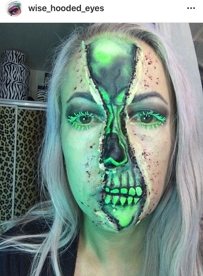 ShaltNotRepent's tweet image. 1st &amp;amp; 2nd pics not in UV light
Used #PaintGlow #Face &amp;amp; #BodyPaint for the Uv accents &amp;amp; their #NeonEyeMascara #NeonGreenMascara
Smiffys #BlackFacePaint

#NoFilter #NoFilterPics #NoFilterMakeupPics
#Halloween #SugarSkull #HalloweenMakeup #uvmakeup #uvskull #skullmakeup #neonmakeup