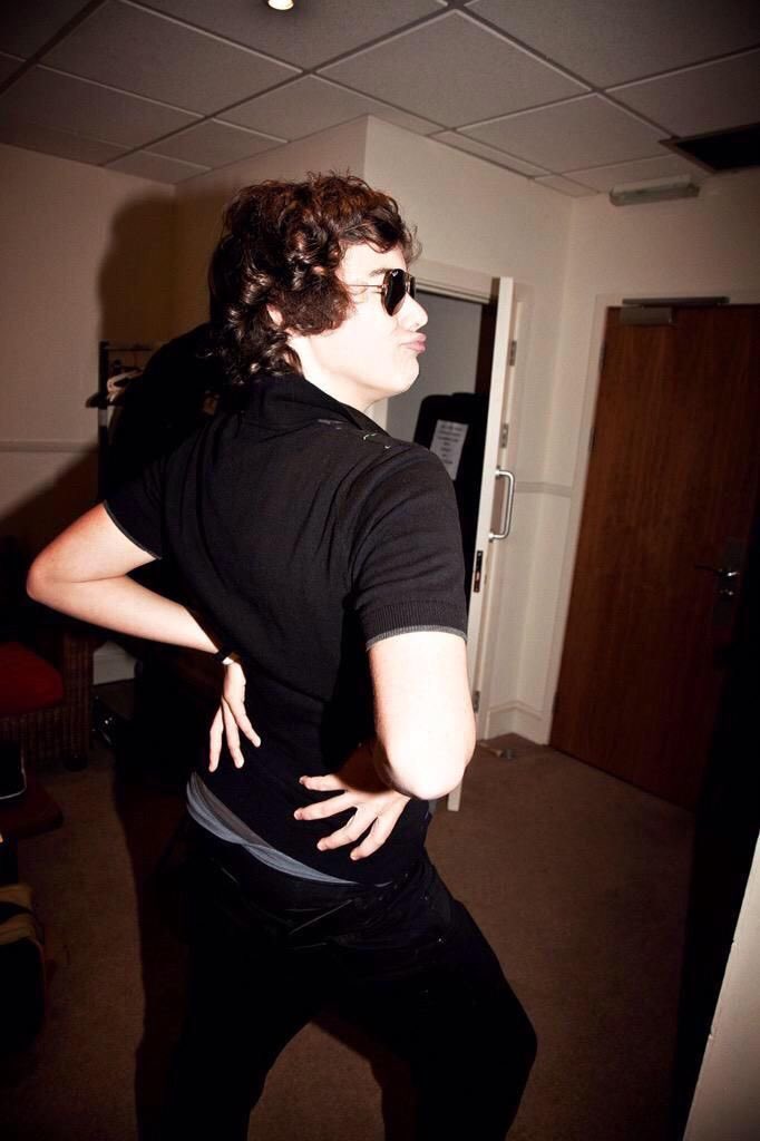 Harry as “does it ever drive you crazy, just how fast the night changes?”, a thread.