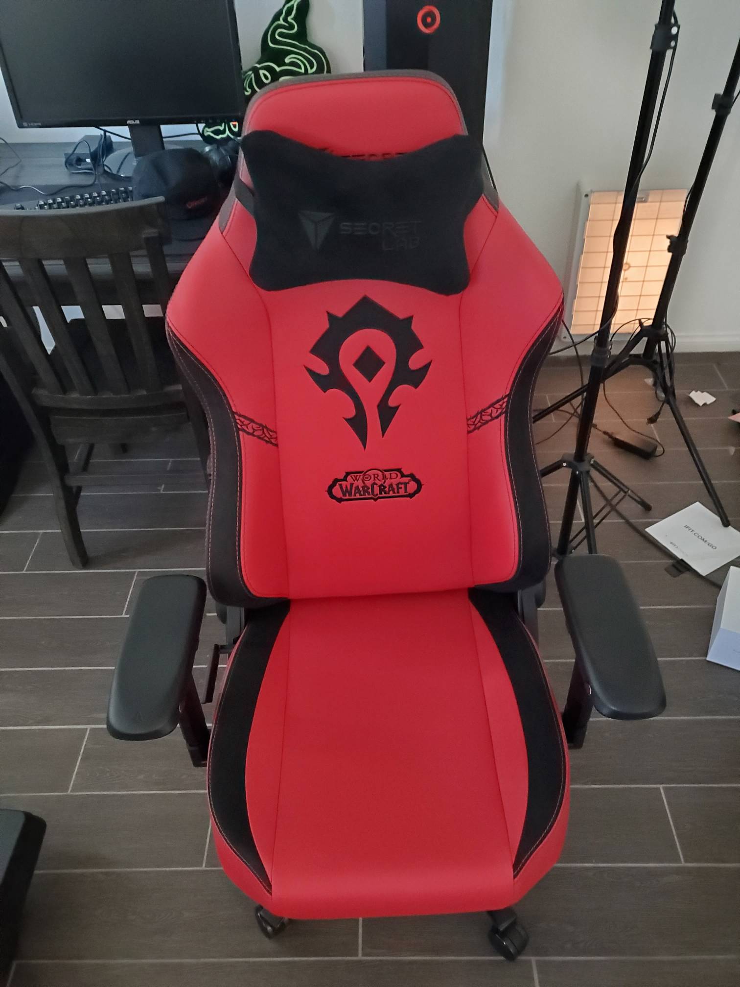 Towelliee on X PRESS 1 FOR HORDE OR PRESS 2 FOR HORDE. Horde Chair in da house secretlabchairs https t 8siCRPcs4x X