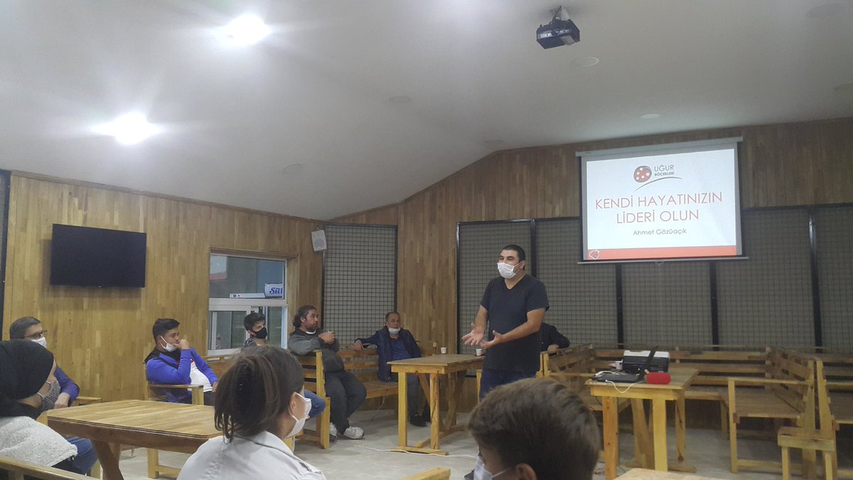 Gençlerle bulusmamizda Ahmet GÖZÜACIK , "Girişimcilik ve kendi hayatını yönetmek" konulu seminer verdi.