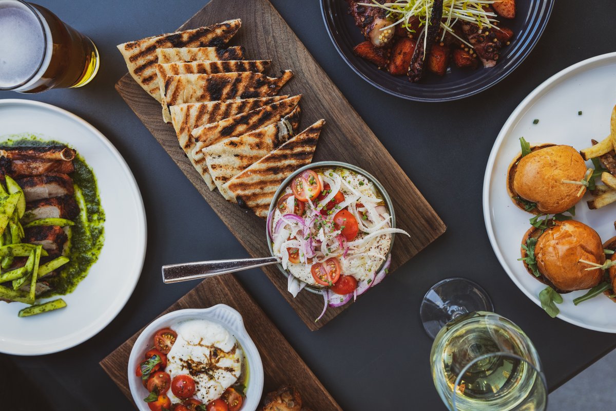 No one should have to do dishes on a Monday. Let #PorterKitchenChi do the work tonight and join us for dinner! 🍴🍷