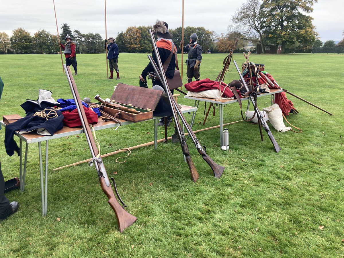 SibfordLearning's tweet photo. @SibfordHistory A socially distanced encounter with the Sealed Knot for Year 8; enhancing their studies of the English Civil War.
#SibfordLearning #LordRobartes   #SealedKnot https://t.co/ddLi1H4Ipe