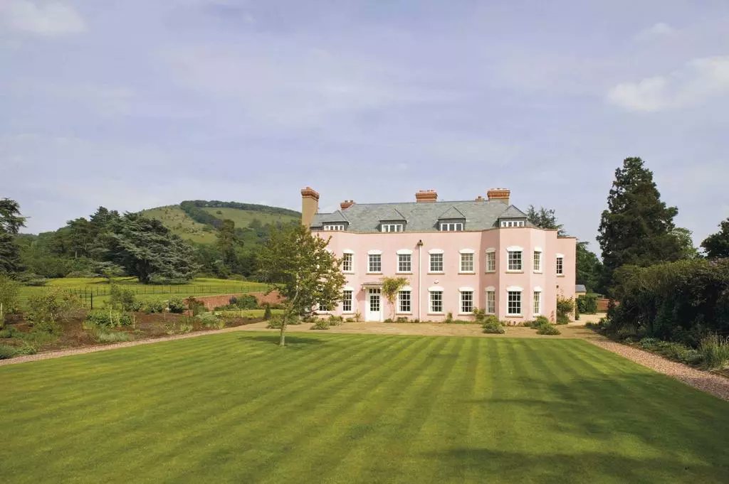 A beautiful country house in Somerset restored following a huge fire, and #onthemarket with <a href="/struttandparker/">Strutt & Parker</a>

As featured in <a href="/Countrylifemag/">Country Life</a>

countrylife.onthemarket.com/details/936094…