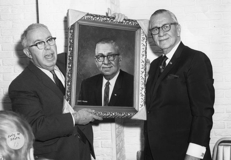 BeschlossDC's tweet photo. Illinois Secretary of State Paul Powell died fifty years ago this week, leaving $750,000 in cash in shoeboxes in his hotel suite in Springfield.  Powell once said, "There's only one thing worse than a defeated politician, and that's a broke one”: https://t.co/a6sFmBAXvE