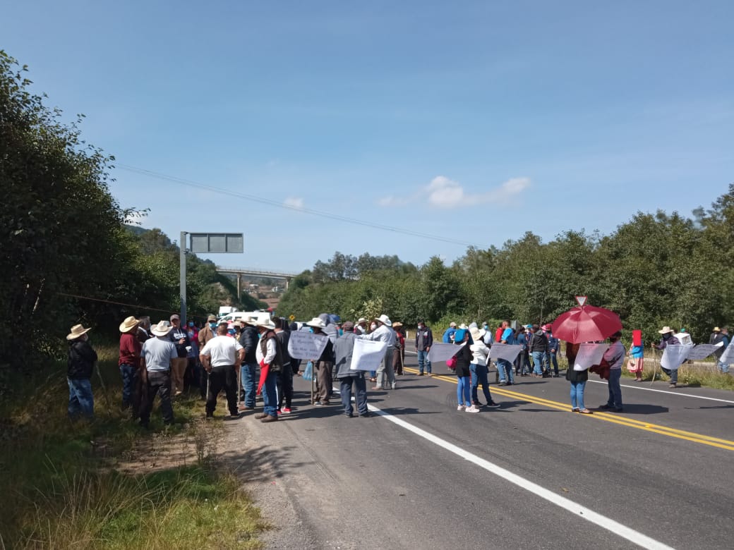 Rosy70NMBM's tweet photo. #AltoalaCorrupcion 
#FueraTaxis https://t.co/zYtyn436nA