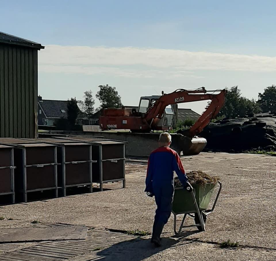 LucienneBoelsma's tweet photo. Het is vandaag #ThankAFarmer dag, maar wat zijn wij dankbaar dat we op een boerderij wonen en werken en dat de jeugd er mag opgroeien!
#TAFD2020 https://t.co/QIaJVugXpu