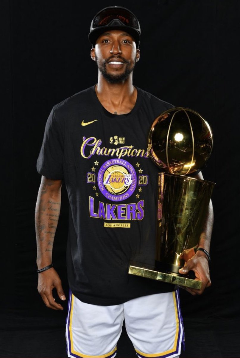 LakersColombia's tweet photo. Y que decir del tipo...
CLAVE toda la post temporada, un placer siempre haber creído en él...
Un Laker para siempre, con honores en ese banner del #17.. HISTORICO KENTAVIOUS CADWELL POPE. https://t.co/8NkcYBQ5Uw