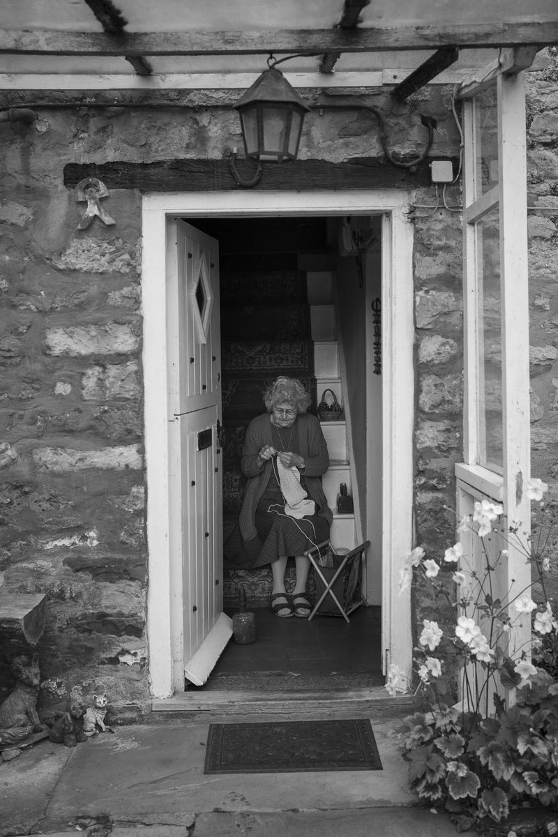 Betty knitting on the stairs, Rose Cottage. I’ve got 📷 withdrawal symptoms while busy setting up our holiday cottage next door. The good news is soon you too can stay in Ampleforth with the best ever next door neighbour. 
#blackandwhite #documentary #photography #fordofthesorrel