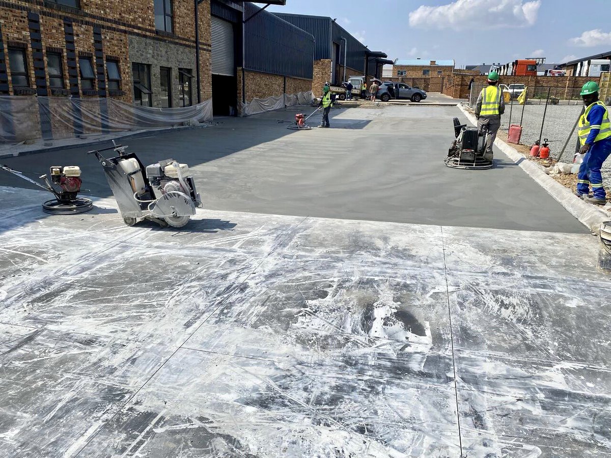 ChristopheCORTINOVIS (@kriscorti) on Twitter photo 🇿🇦 Showcase of Africa's first <a href="/RCRIF/">RCR Ind. Flooring</a> #Optipave VRS system for external concrete hardstands 🚛
⬜️Trafic >> 30 mio. EE
⬜️20 Year Design Life #Monofloor
⬜️Fibre concrete with volumetric control by #LinkEVR
🔲Sawn joints 1,7x1,7 m with slim blades
🍃Low CO2 (optimized thickness) 🇿🇦 Showcase of Africa's first <a href="/RCRIF/">RCR Ind. Flooring</a> #Optipave VRS system for external concrete hardstands 🚛
⬜️Trafic >> 30 mio. EE
⬜️20 Year Design Life #Monofloor
⬜️Fibre concrete with volumetric control by #LinkEVR
🔲Sawn joints 1,7x1,7 m with slim blades
🍃Low CO2 (optimized thickness)