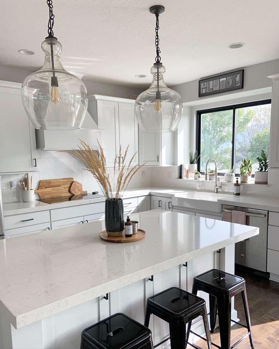 #FairTradeFavorite : Our Flynn Recycled Glass Pendant is crafted entirely of recycled glass and because it’s @FairTradeCert, it ensures fair and safe labor practices 🏡 #FairTradeMonth https://t.co/xPBSrfQa5c
(📷 : @ ourhamptonhouse) https://t.co/yCNnh5oLOo
