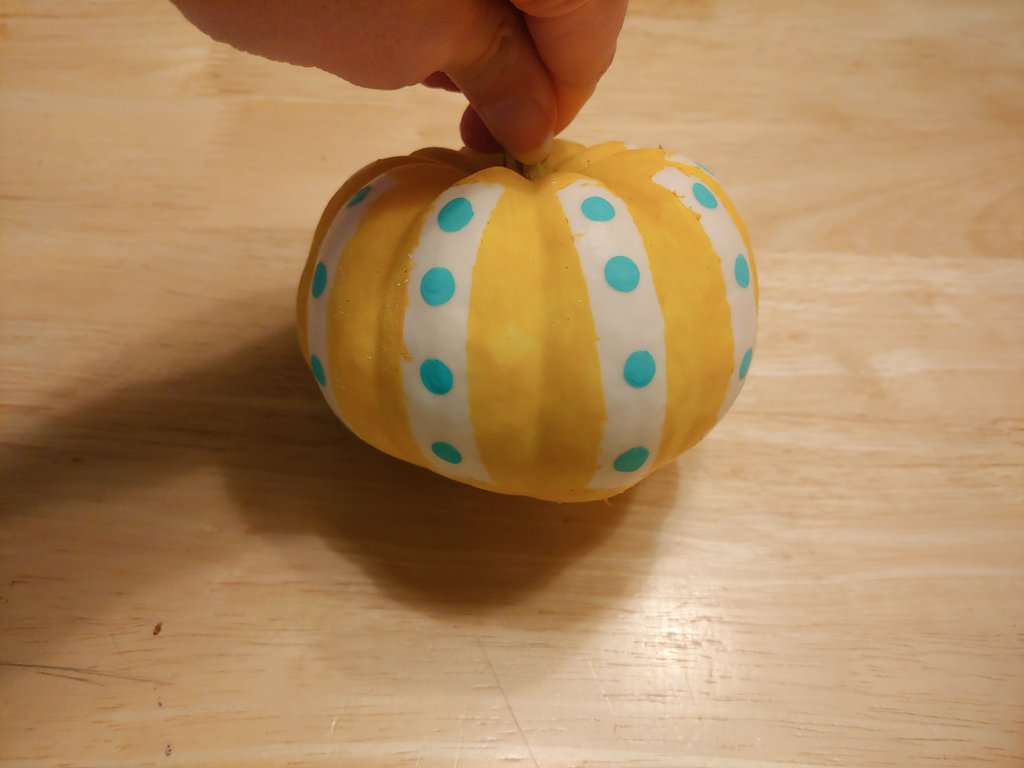 KateMB's tweet photo. I painted a couple small white pumpkins yesterday. #SundayFunday
#galaxypumpkin #dottedpumpkin https://t.co/qt9xkscAFH