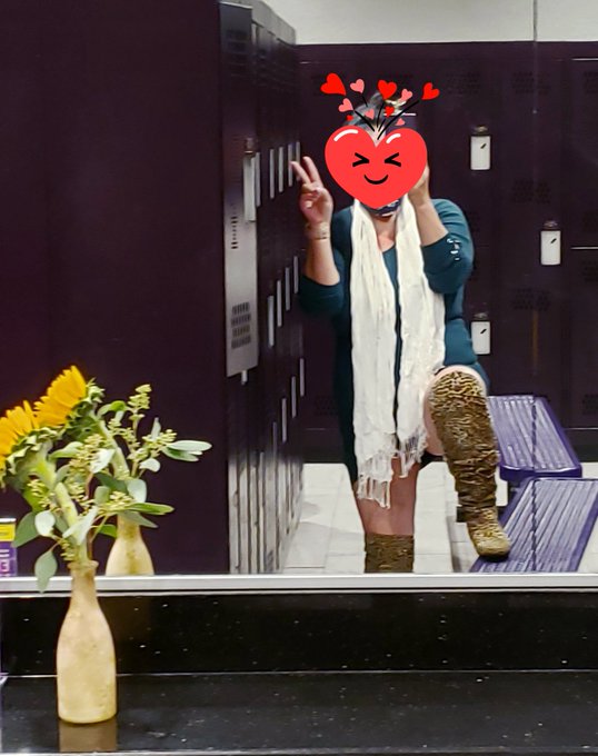 Nothing makes me feel better than a great pair of boots! https://t.co/nOlIwloWQb