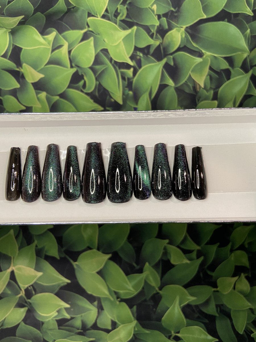 tyre_nashay's tweet photo. @Drebae_ I make press on nails. They come with an application kit and directions. Each nail set is hand painted and prepared by me. They start at ONLY $10‼️ please support and RT 
https://t.co/5TI857lcXE https://t.co/5Z49nlrX9X