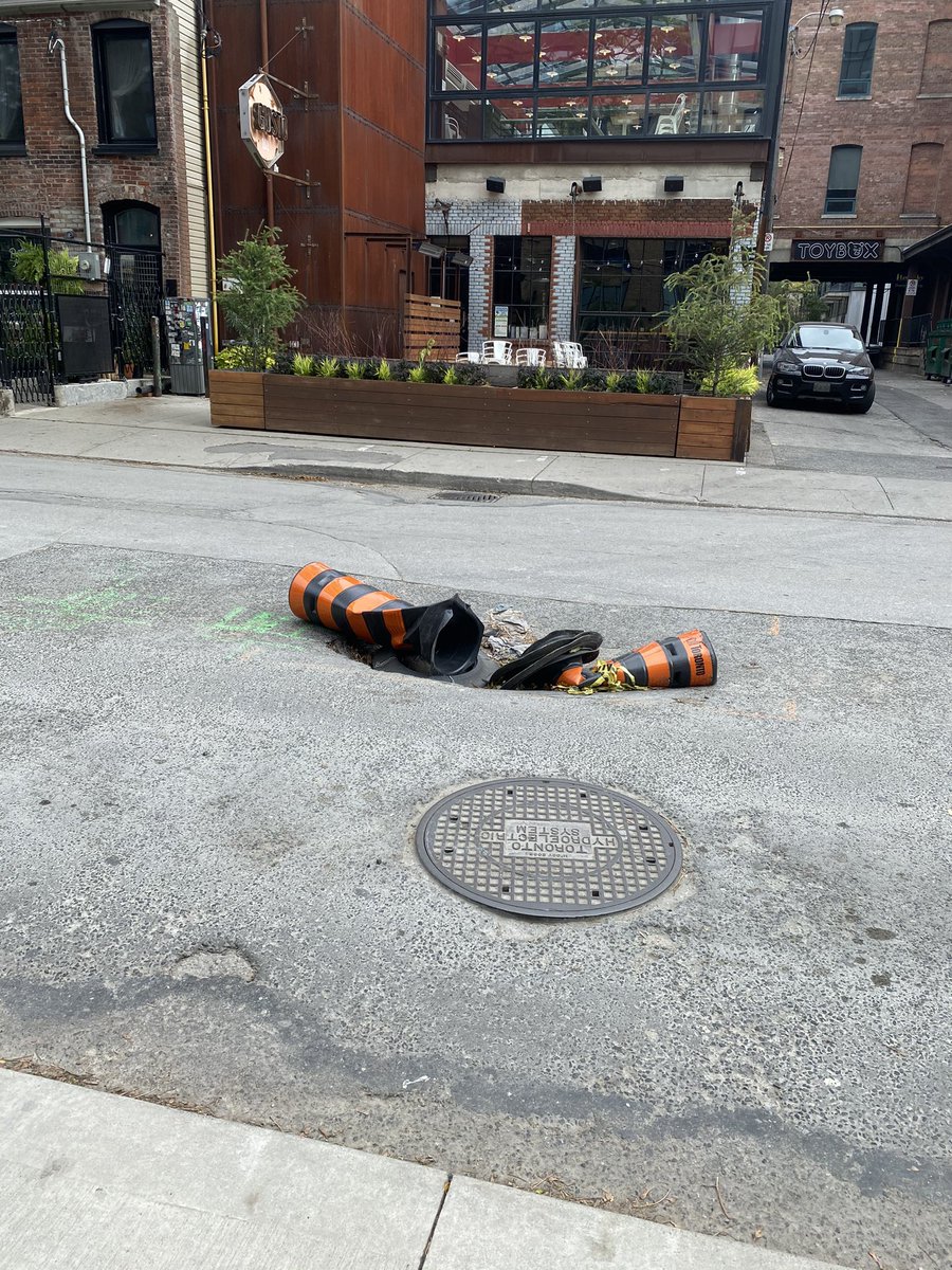 brian_daze's tweet photo. Congratulations @311Toronto ! You’ve successfully ignored this for 8 months. #savethepylon #toronto #311 #toronto311 #torontotraffic #trafficchaos #pylon #poorpylon #gusto101 is awesome #btw https://t.co/3TrfmTWiRc