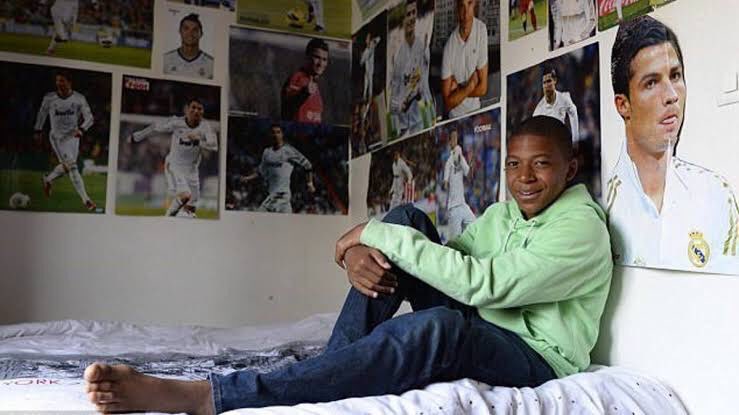 ale_padin's tweet photo. Amo la historia de Mbappé y Cristiano: de tener pósters de su ídolo en el cuarto a jugar contra él.

🤩🤩🤩 https://t.co/FPetI4wq8s