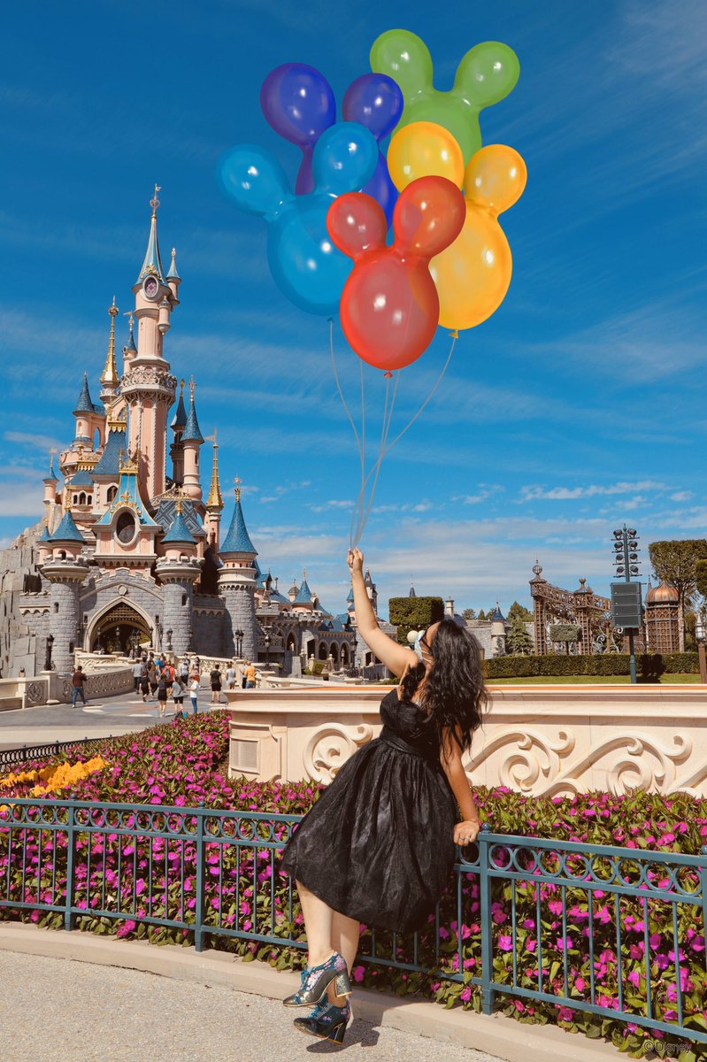 Day 12 of 31 of my « a dress a day keeps the blues away  » : Tamara (black) dress by  @HellBunny !