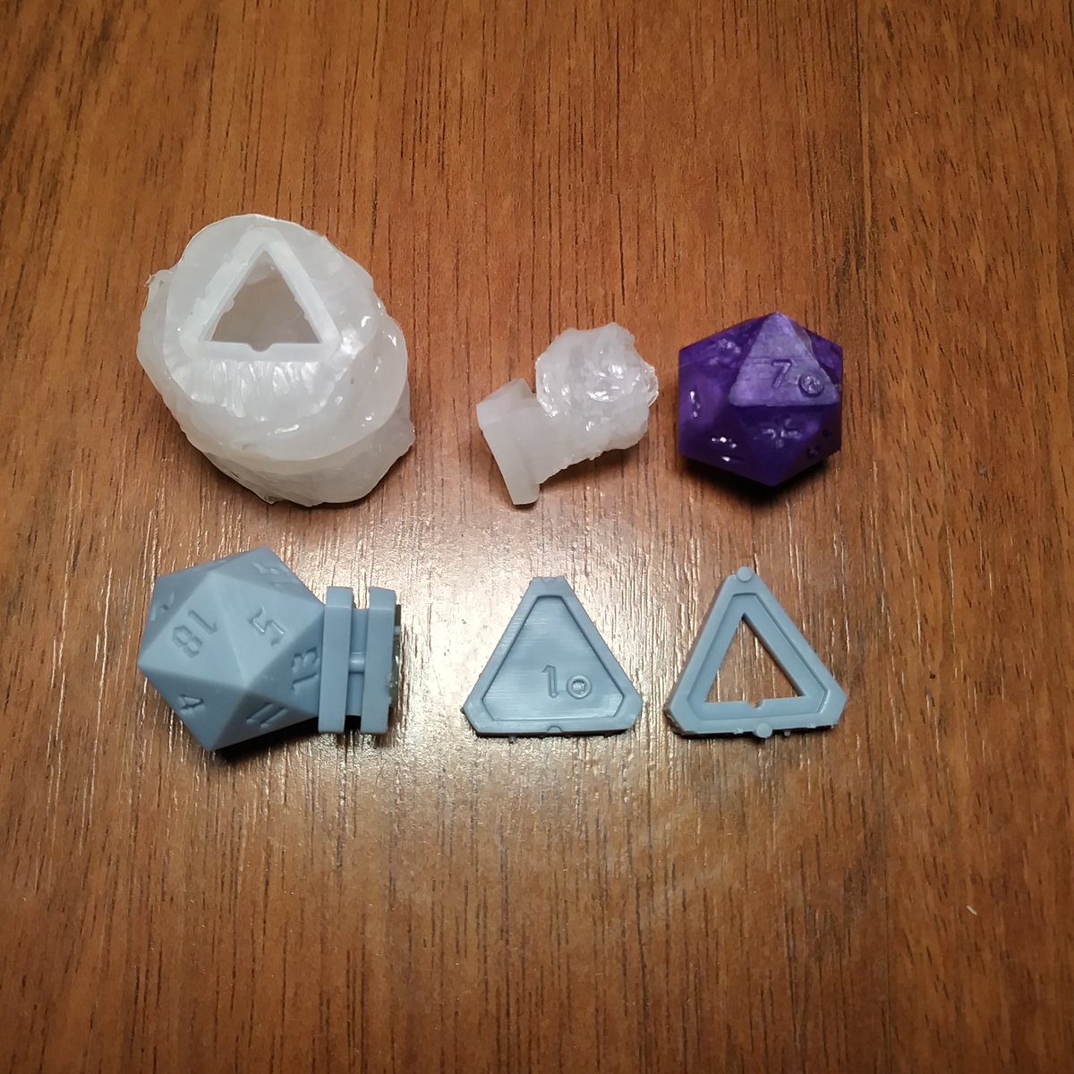 Cly_Faker's tweet photo. @Ricksta6 This is the setup I'm using right now. The master has a block attached to a face that makes room for the cap, and I make the cap as a separate piece using the little two part mold. https://t.co/YyLaN8yIAA
