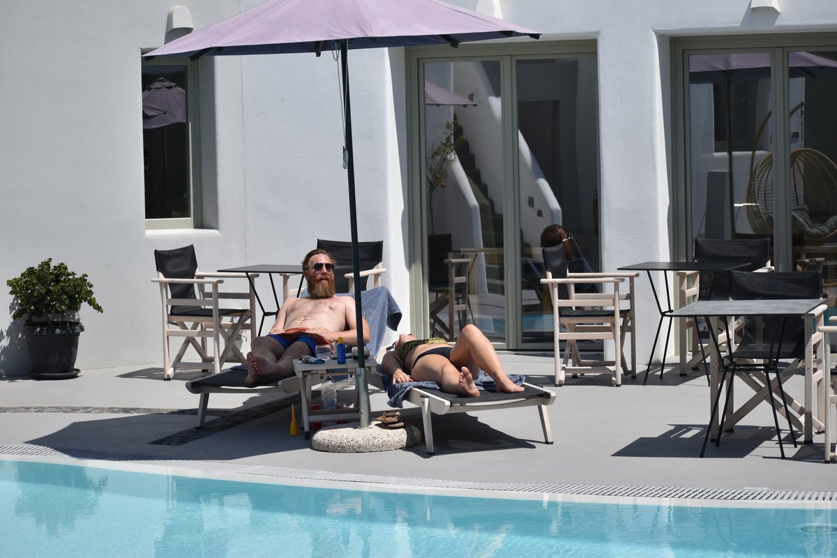 kallosimar's tweet photo. Summertime lounging ☀️
#kallosimarhotel #santorini #hotel #besthotels #greece #summer #sun #lounging #relaxing #relaxation #sunny #reflections #poolsode #photooftheday #photography https://t.co/r6VKcNrQ6h
