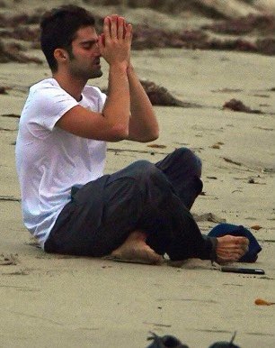 EkJOcXdXYAcIkg3?format=jpg&name=small