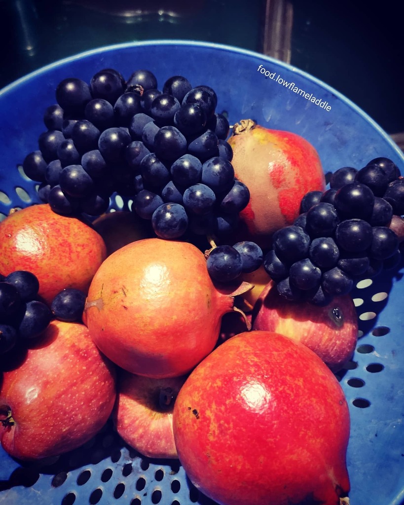 Basket of priority
.
.
Follow @food.lowflameladdle 
Follow @food.lowflameladdle 
.
.
.
#lowflameladdle #fruit #fruitbasket #basketfruit #blackgrapes #grapes #apples #pomegranate #healthylifestyle #healthyliving #moodisha #bhubaneswarphotographers #bhuban… instagr.am/p/CGQA6cHl32B/