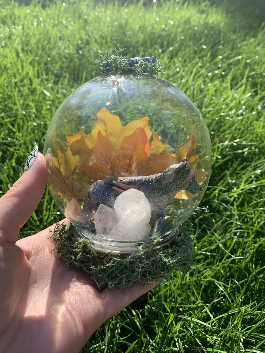 Divinecurriosi1's tweet image. Evening #inbizHour Iv been sharing my four element spheres and Iv been getting quiet a few reserves on them if you are interested please do let me know as I need to custom make each order ty.  Each one also represents your zodiac sign so plse so ask if not sure. #altardecor