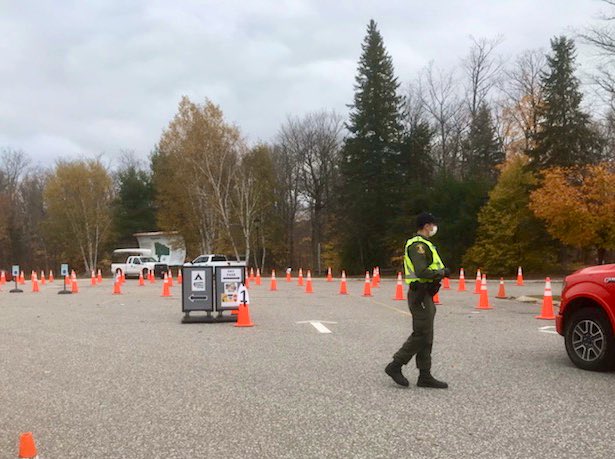 1:20pm :
Traffic has been moving well through the East and West Gate entrances all day with no lineups.
We hope everyone is enjoying a safe and #HappyThanksgiving!
ππ https://t.co/w0VMfl87JM