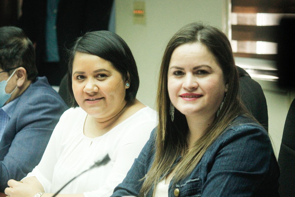 DinaArguetasv's tweet photo. Con gran alegría hemos aprobado hoy, la reforma constitucional para reconocer  #ElDerechoAlAgua, un paso importante en la garantía de los derechos fundamentales de nuestro pueblo @elsalvadorcom.@gpfmln @GPMElSalvador https://t.co/rKc5hV2MwN