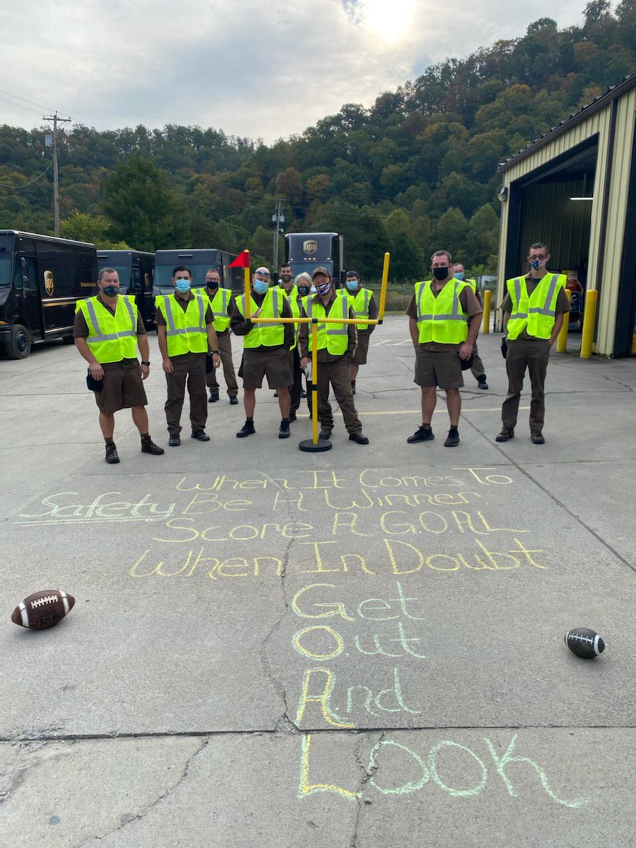 UPSKentuckySE's tweet photo. When backing the #Goal is to back only when necessary.  

According to Pikeville “Winners score a G.O.A.L. with the methods. When in doubt G .et O.ut A.nd L.ook” #UPS #safebychoice #MondayMotivation 

@RayHatton @sam_alvey14 @upsIndyEastDiv https://t.co/K5O0tqTi4j