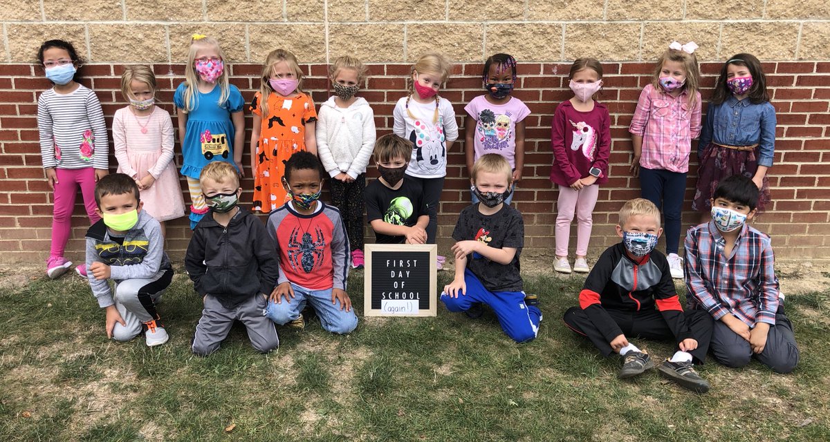 MrsManga203's tweet photo. Happy First Day of Kinder ... Again! #WErTJ #WErTJK ❤️ https://t.co/jsYdTPOasF