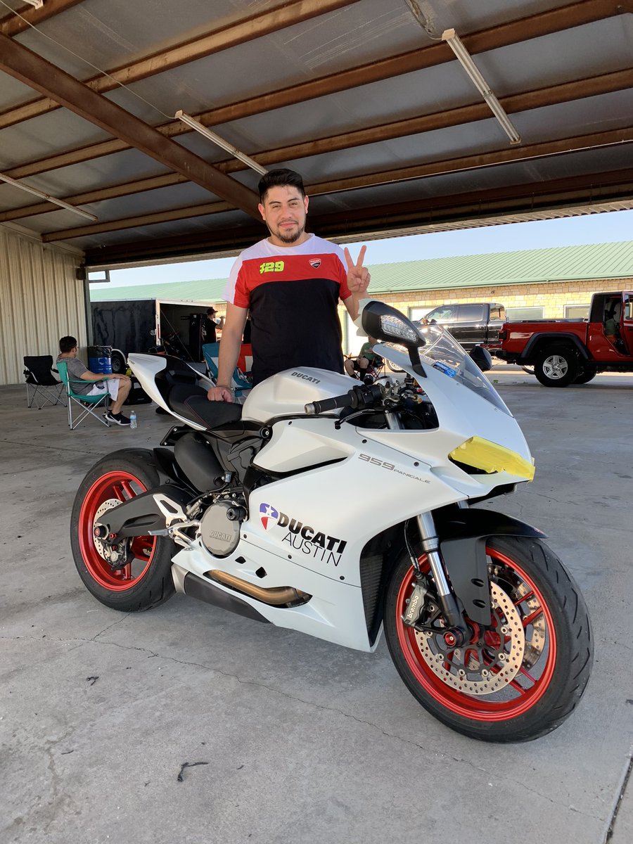 SMoto_959's tweet photo. Wrapping up a dope weekend at #MSRH with the homies! Super fortunate to have such an amazing track nearby. The L-Twin torque and DP quick shifter on the  #Panigale959 was a huge advantage on this track. Till next time Cresson 🛵💨 https://t.co/G2ej3mq8yJ