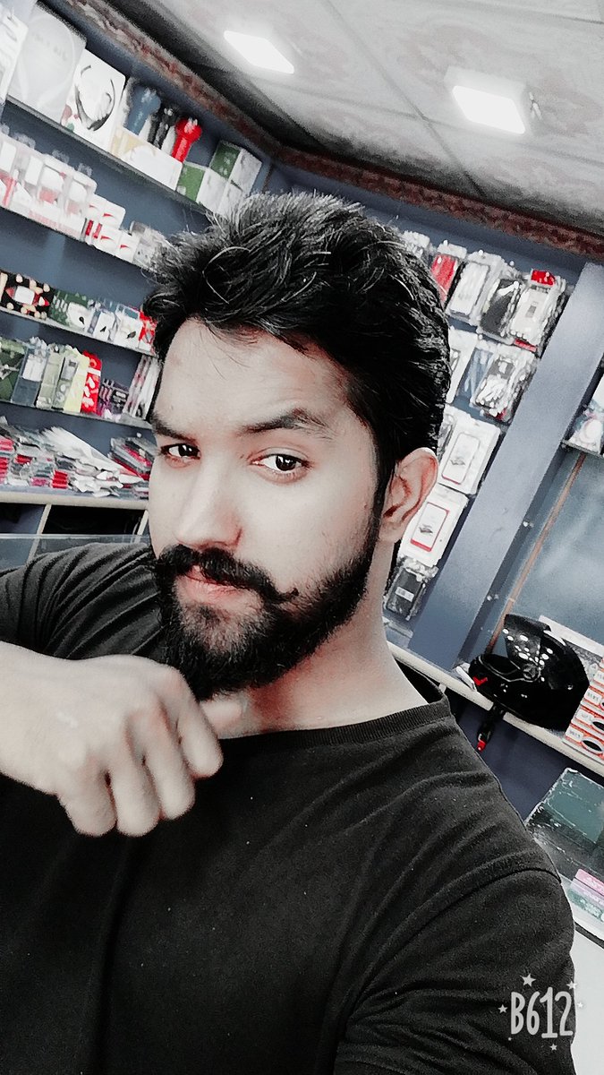 zaeemjutt15's tweet photo. haloo retweet  kro https://t.co/fatAZcfkHw