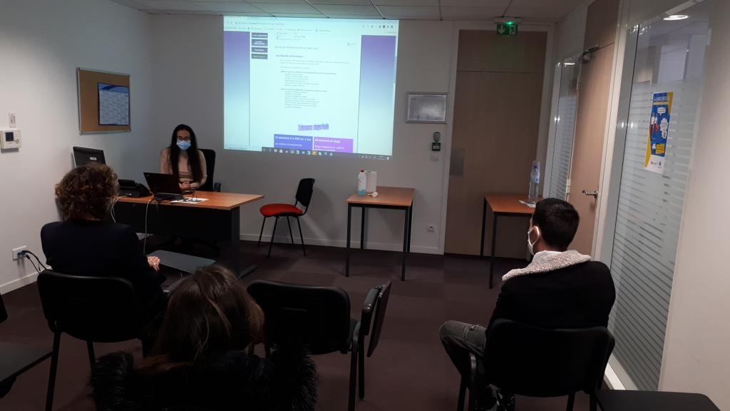 HoppenotFloPro's tweet photo. Une matinée de promotion de l'#alternance au #PoleEmploi #Pithiviers. 100% des jeunes venus sont satisfaits #tousmobilises #pithivers https://t.co/LLLCCD7icw