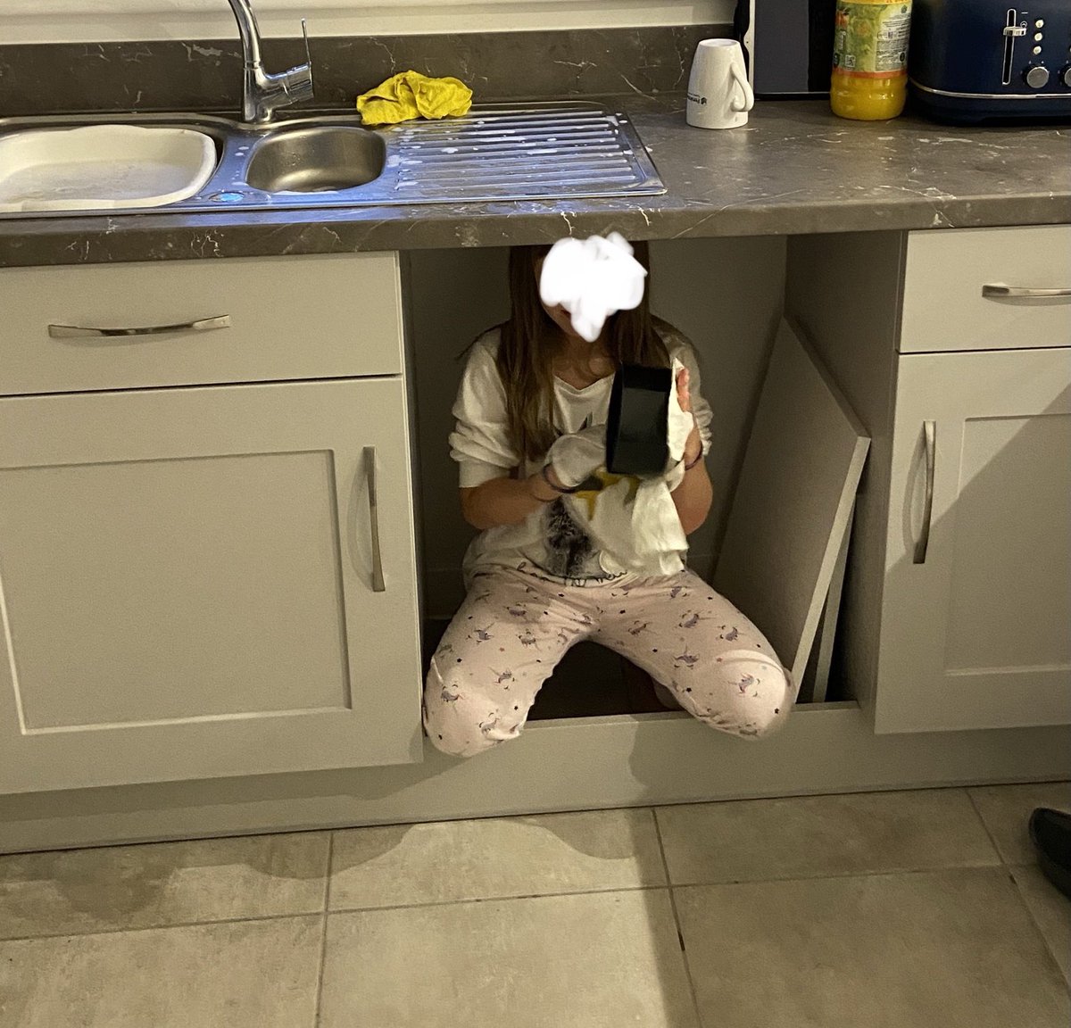 fred3378's tweet image. It’s been a while and apparently my dishwasher will be here this week. Until then I’ve decided to regress. Don’t have a chimney so there we go. #newbuild #newbuildissues #problemsolving