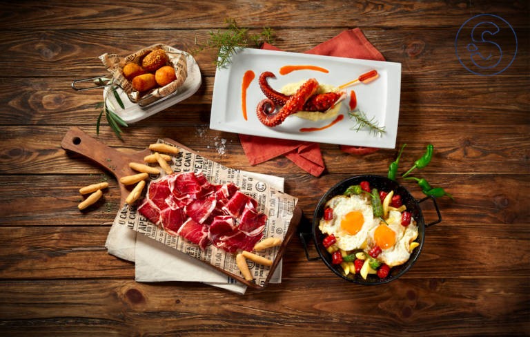 El equipo de #𝑺𝒐𝒍𝒖𝑪𝒂𝒍𝒄 les desea a todos nuestros amigos #españoles un #FelizDíaNacional!

🇪🇸 🎆🍺🥘 #DescalcificadoresDeAgua con #CO2alimentario... igualito a la cerveza 🍻