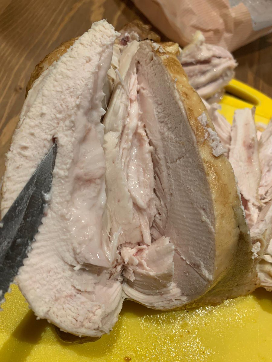 Just cut into my <a href="/AldiUK/">Aldi Stores UK</a> ‘cooked’ chicken to find it still semi-raw inside and mushy. - bought today 🤮