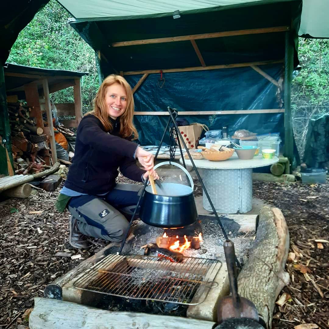 WildlyCuriousUK's tweet photo. Cooking lunch on the fire 😊💚🔥🥣
.
#outdoorteacher #outdoorkids #outdoorlearning #campfirecooking #kotlich #campfirefood #campfire #outdoorcooking #cookingonfire #womeninbushcraft #iolbushcraftppg https://t.co/trgIdy1zQK